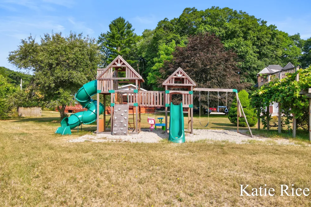 2030 Scenic Drive Muskegon, MI 49445