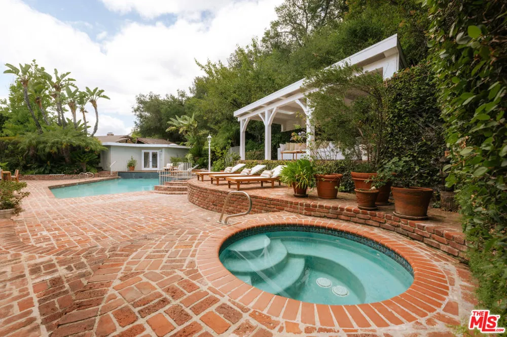 16457 Marbro Drive Encino, CA 91436