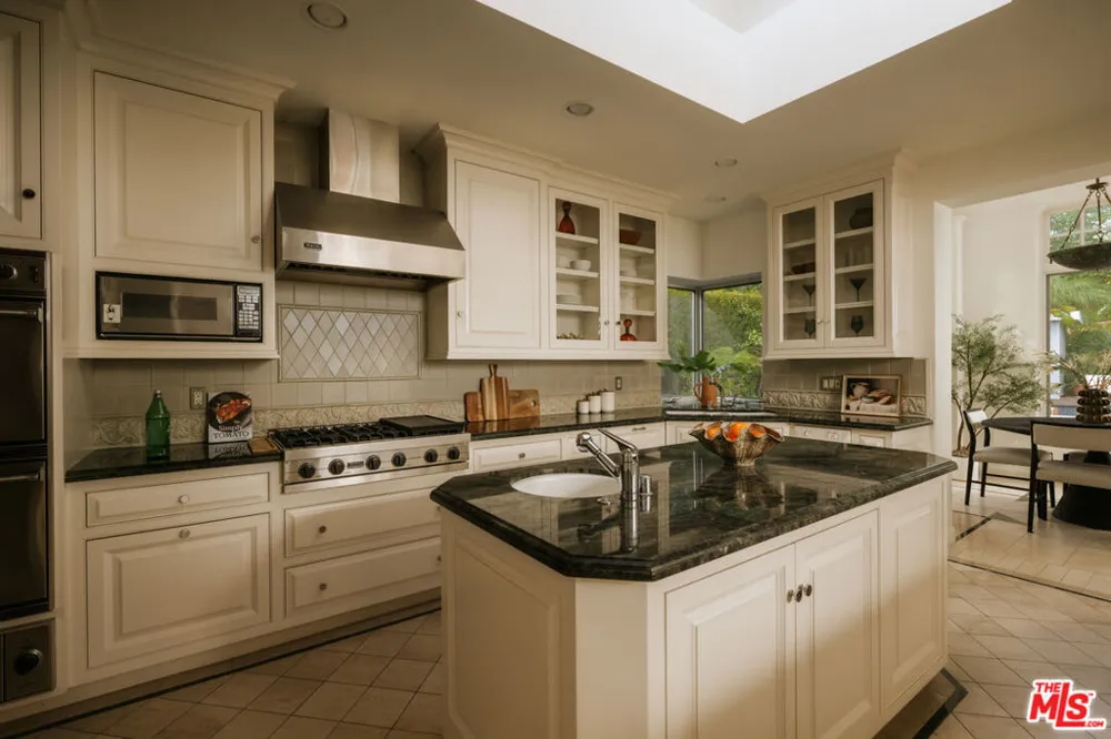 16457 Marbro Drive Encino, CA 91436