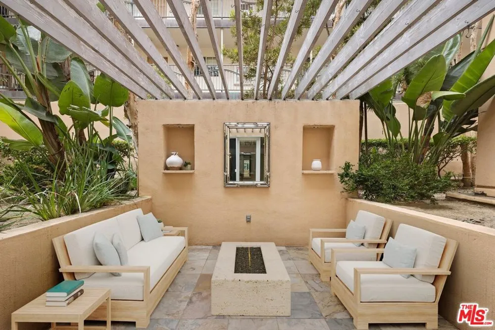 1018 4th Street #103 Santa Monica, CA 90403