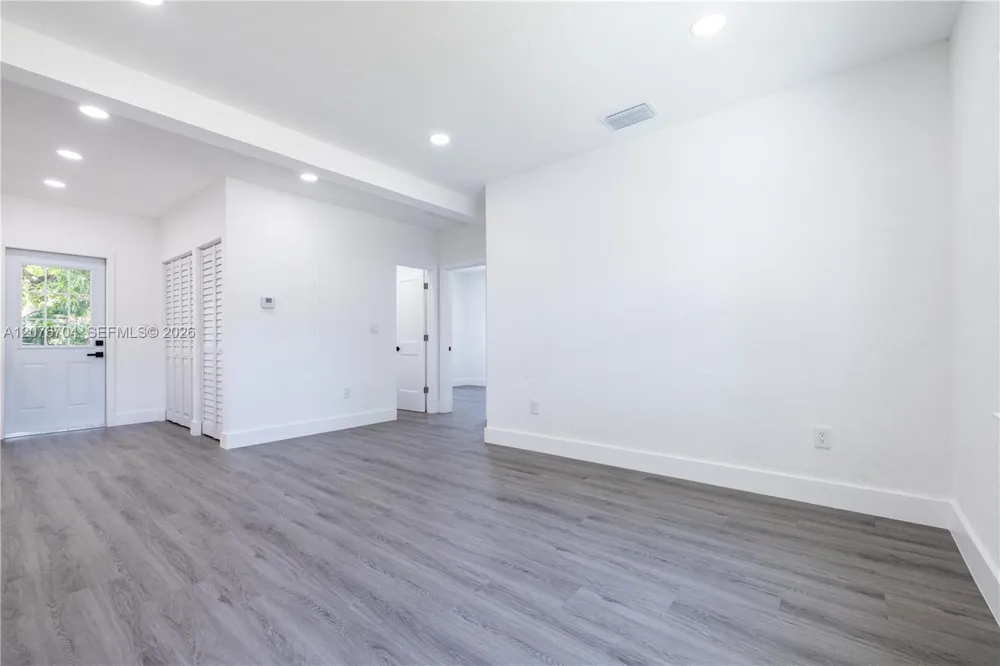 1029 NW 42nd St Miami, FL 33127
