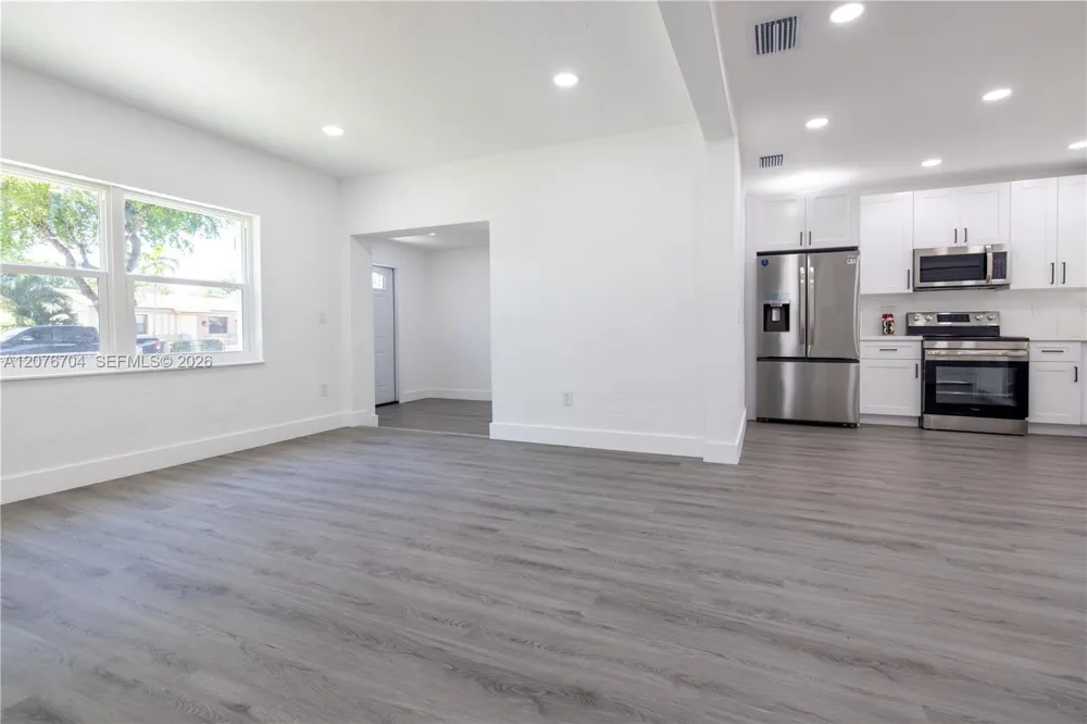 1029 NW 42nd St Miami, FL 33127