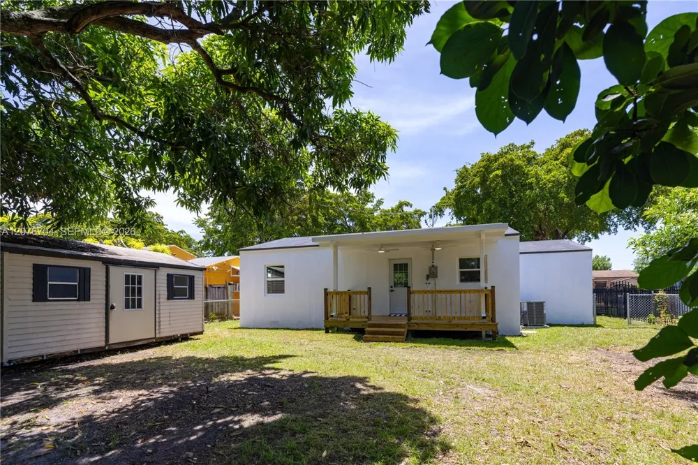 1029 NW 42nd St Miami, FL 33127