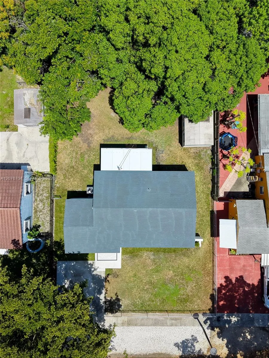1029 NW 42nd St Miami, FL 33127