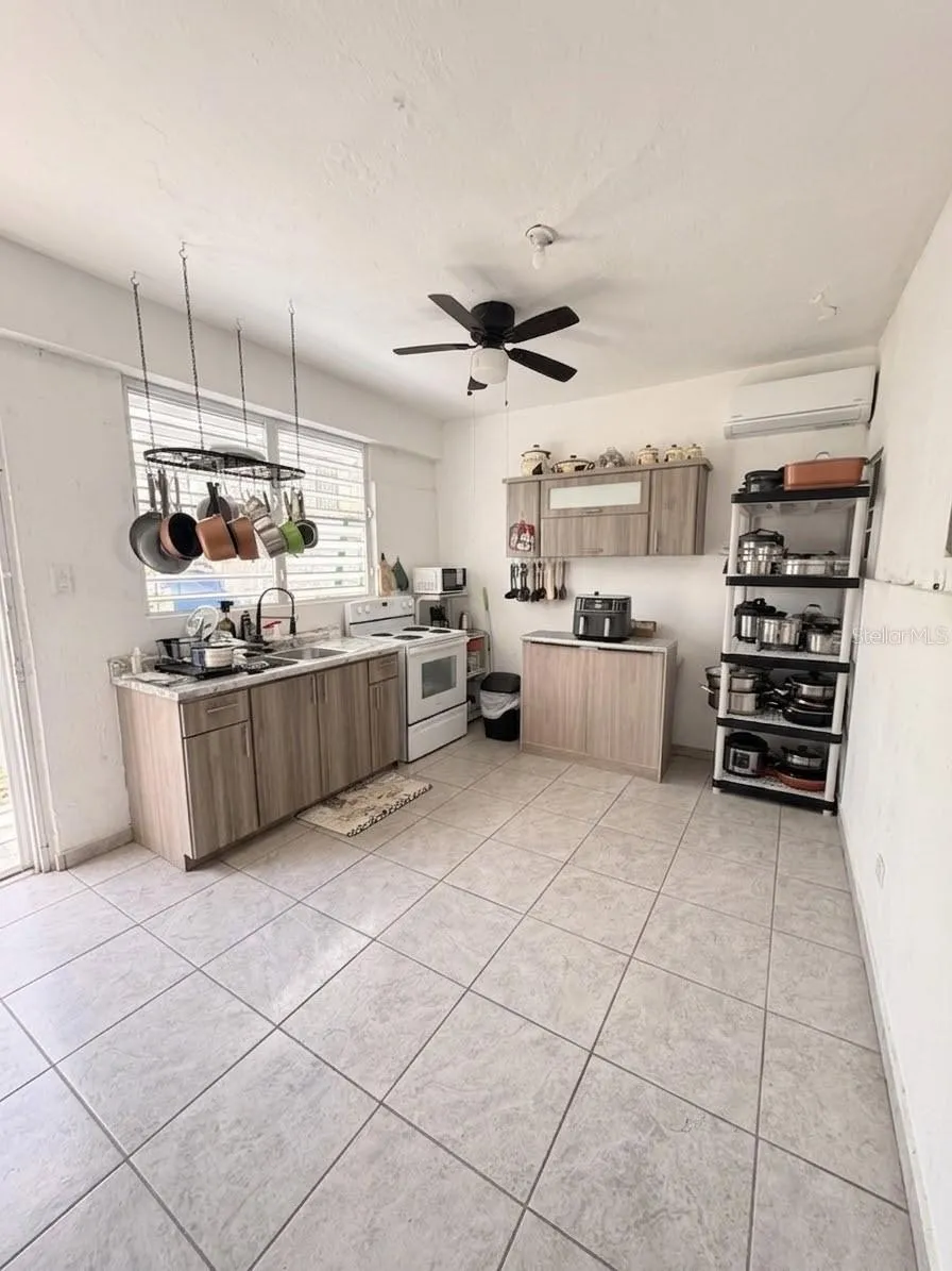 11 CALLE 11 #69 LOTE 363, COM. VICTOR ROJAS Arecibo, PR 00612