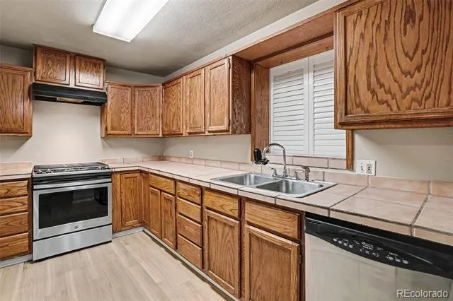 1748 Nome Street Aurora, CO 80010