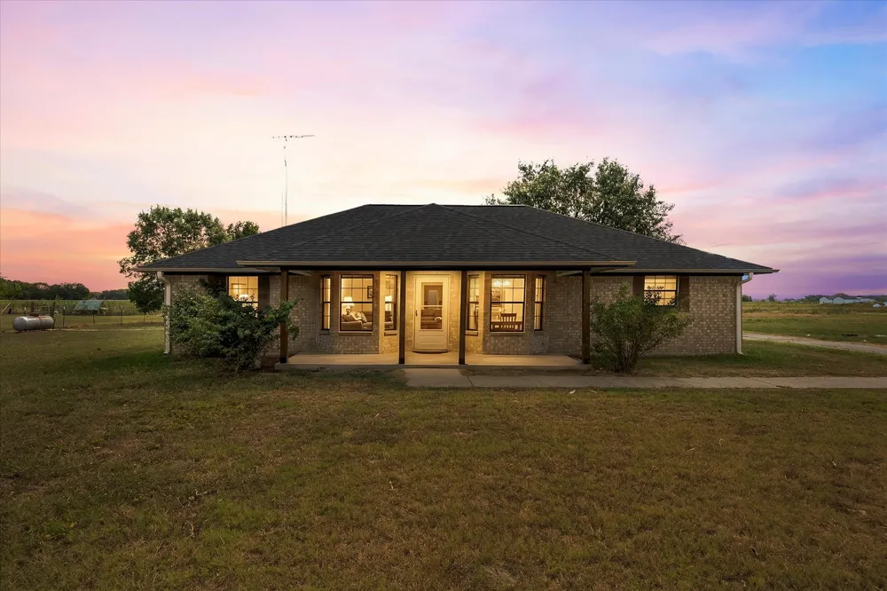 6006 County Road 4604 Commerce, TX 75428