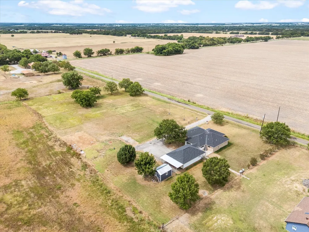 6006 County Road 4604 Commerce, TX 75428