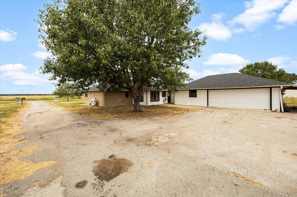 6006 County Road 4604 Commerce, TX 75428