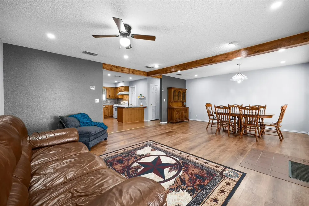 6006 County Road 4604 Commerce, TX 75428