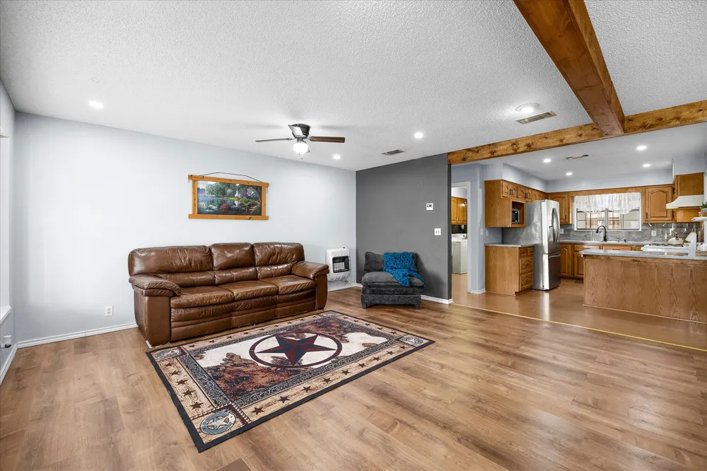 6006 County Road 4604 Commerce, TX 75428