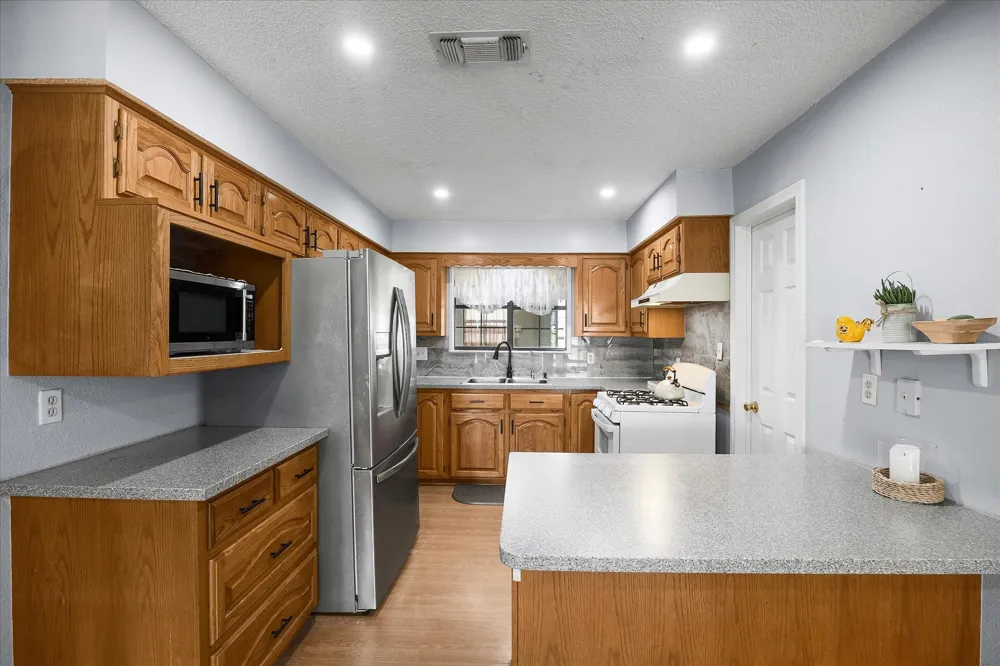 6006 County Road 4604 Commerce, TX 75428