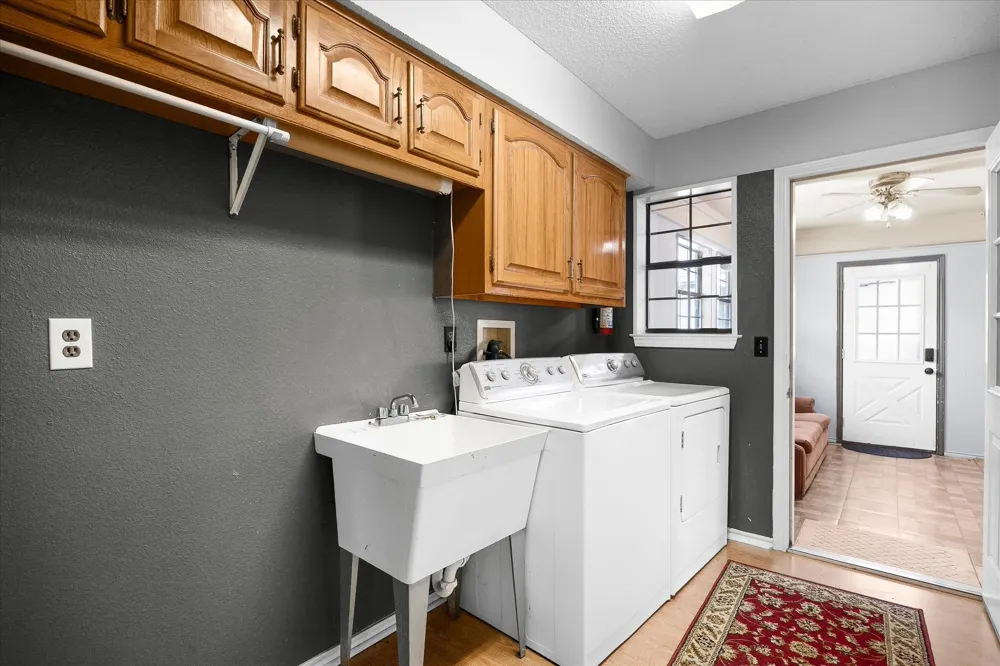 6006 County Road 4604 Commerce, TX 75428