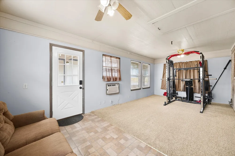 6006 County Road 4604 Commerce, TX 75428