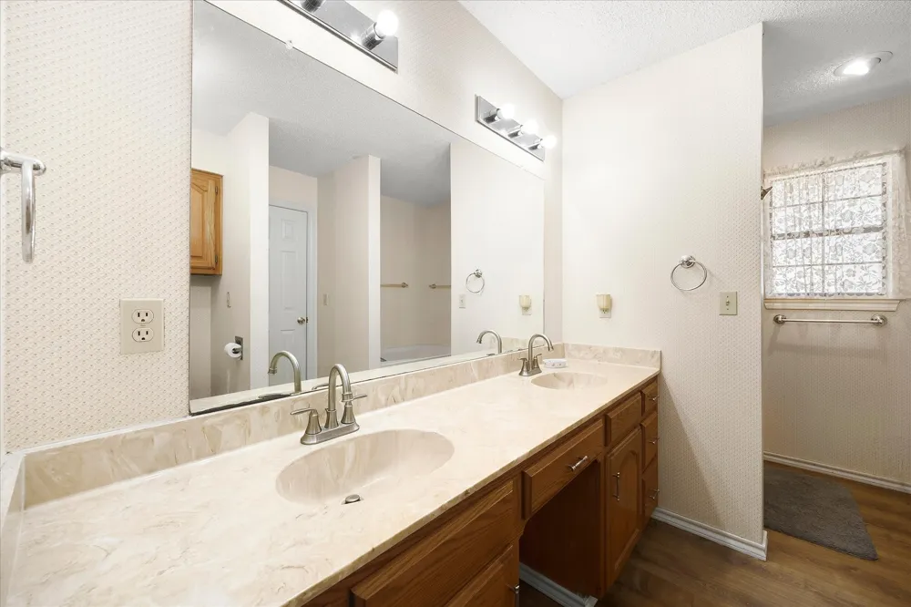 6006 County Road 4604 Commerce, TX 75428