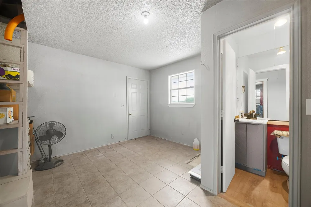 6006 County Road 4604 Commerce, TX 75428