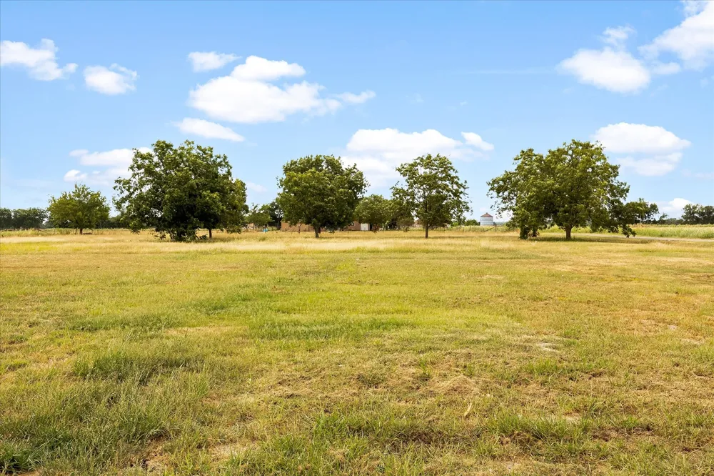 6006 County Road 4604 Commerce, TX 75428