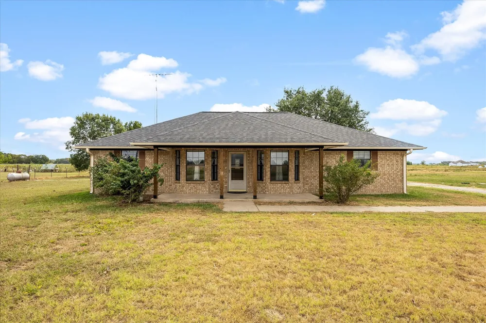 6006 County Road 4604 Commerce, TX 75428