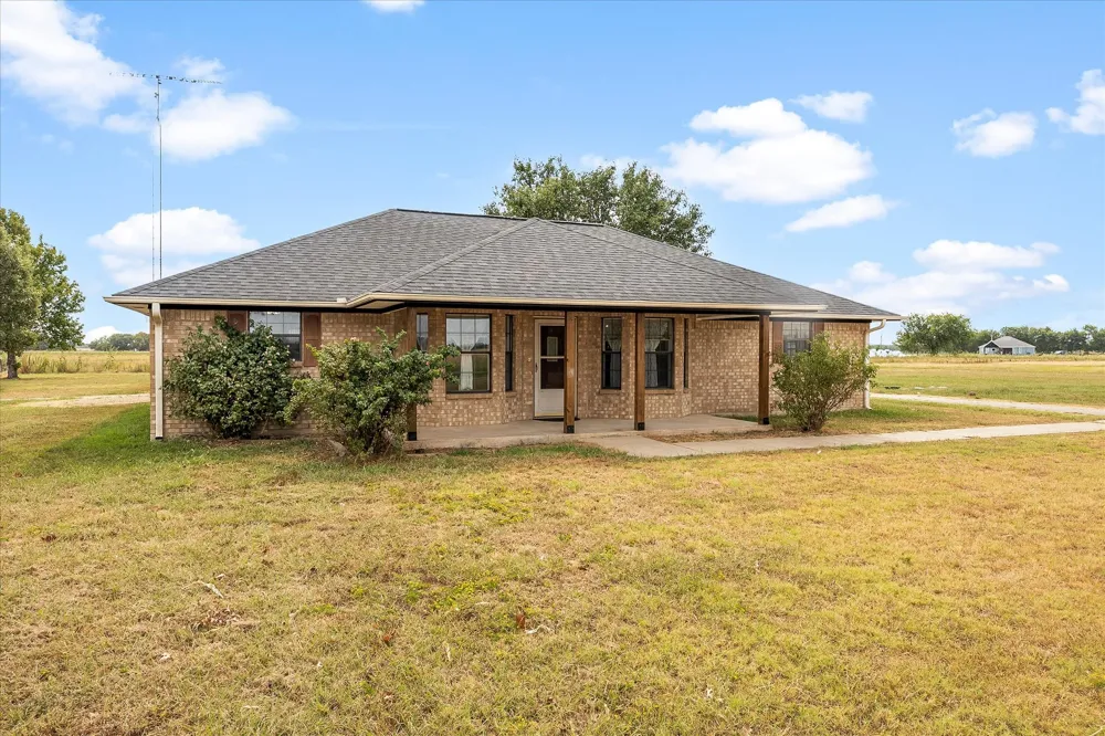 6006 County Road 4604 Commerce, TX 75428