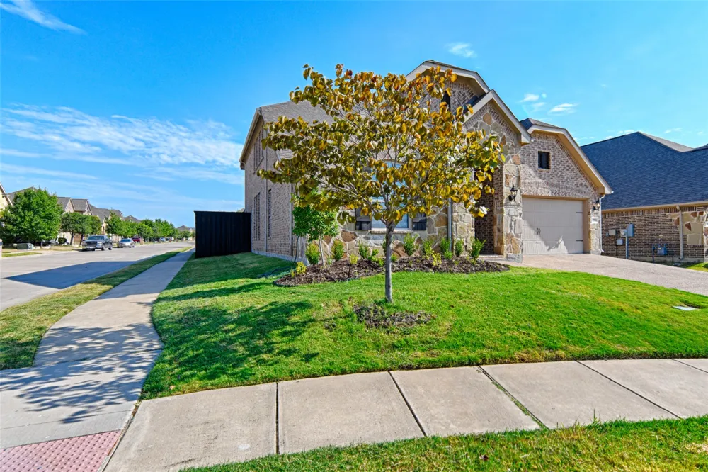 2283 Prairie Glen Street Lewisville, TX 75056
