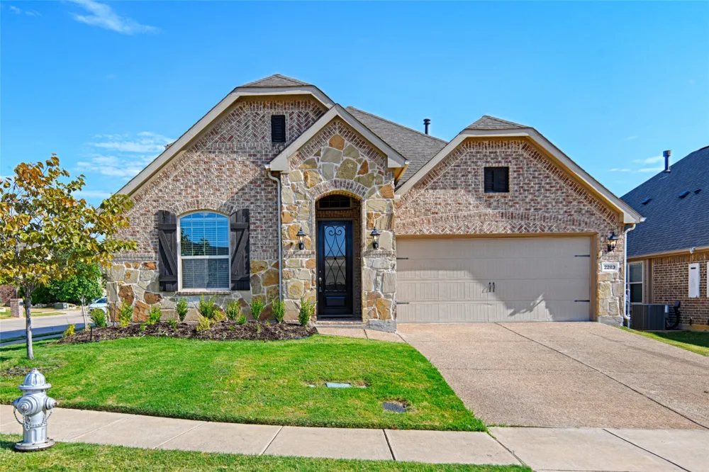 2283 Prairie Glen Street Lewisville, TX 75056