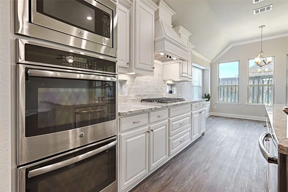 2283 Prairie Glen Street Lewisville, TX 75056