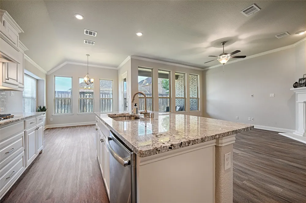 2283 Prairie Glen Street Lewisville, TX 75056