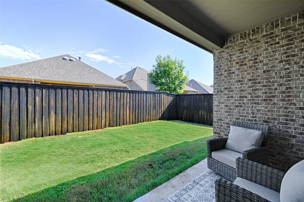 2283 Prairie Glen Street Lewisville, TX 75056