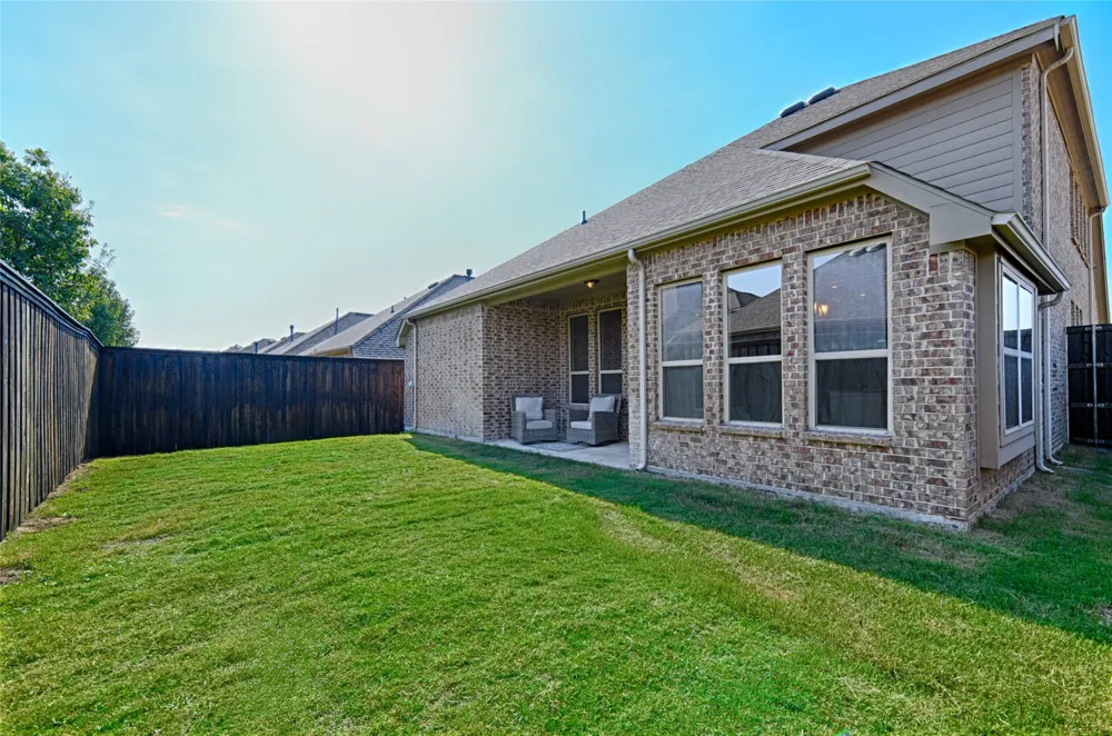 2283 Prairie Glen Street Lewisville, TX 75056