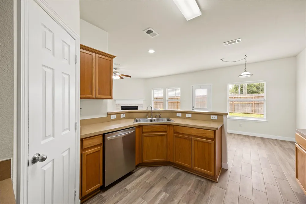 5213 Bailey Lane Alvin, TX 77511