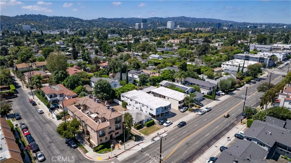 14716 Magnolia Boulevard Sherman Oaks, CA 91403
