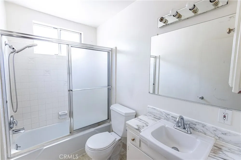 14716 Magnolia Boulevard Sherman Oaks, CA 91403