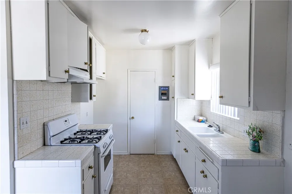 14716 Magnolia Boulevard Sherman Oaks, CA 91403