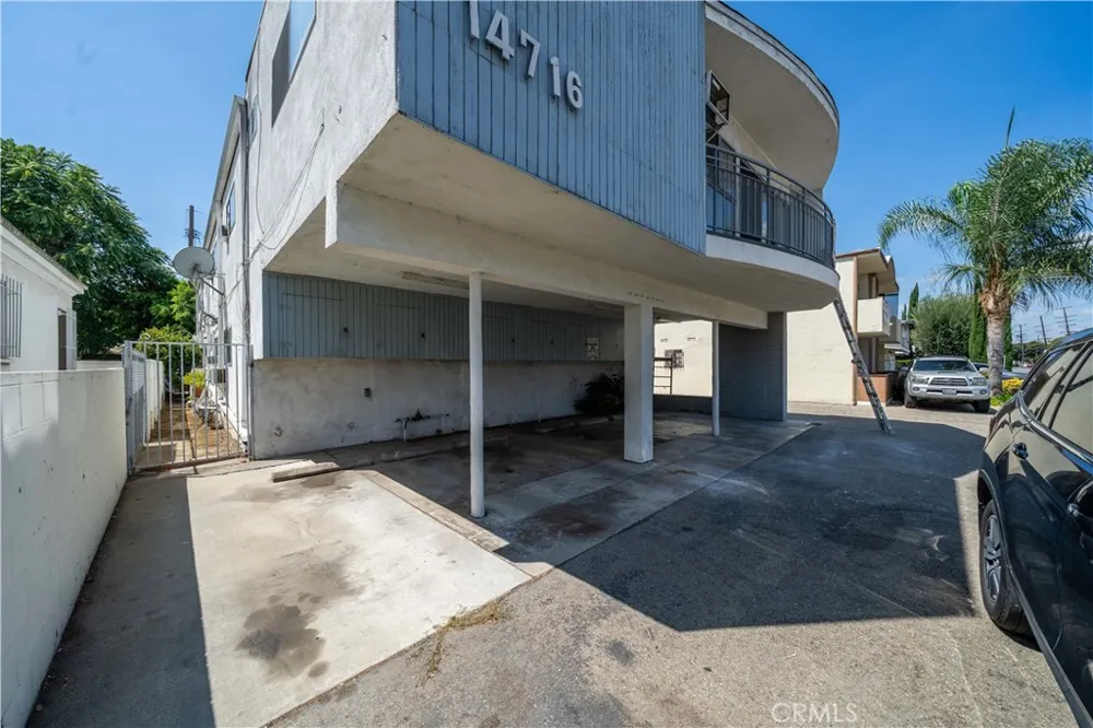 14716 Magnolia Boulevard Sherman Oaks, CA 91403