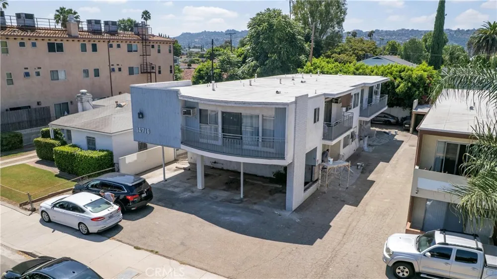 14716 Magnolia Boulevard Sherman Oaks, CA 91403