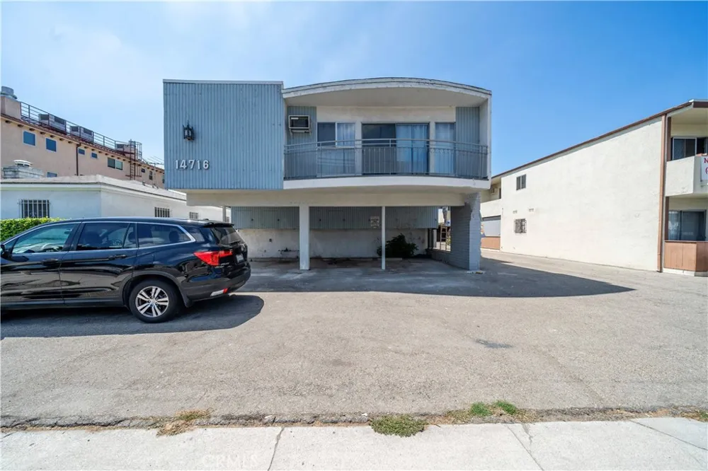 14716 Magnolia Boulevard Sherman Oaks, CA 91403