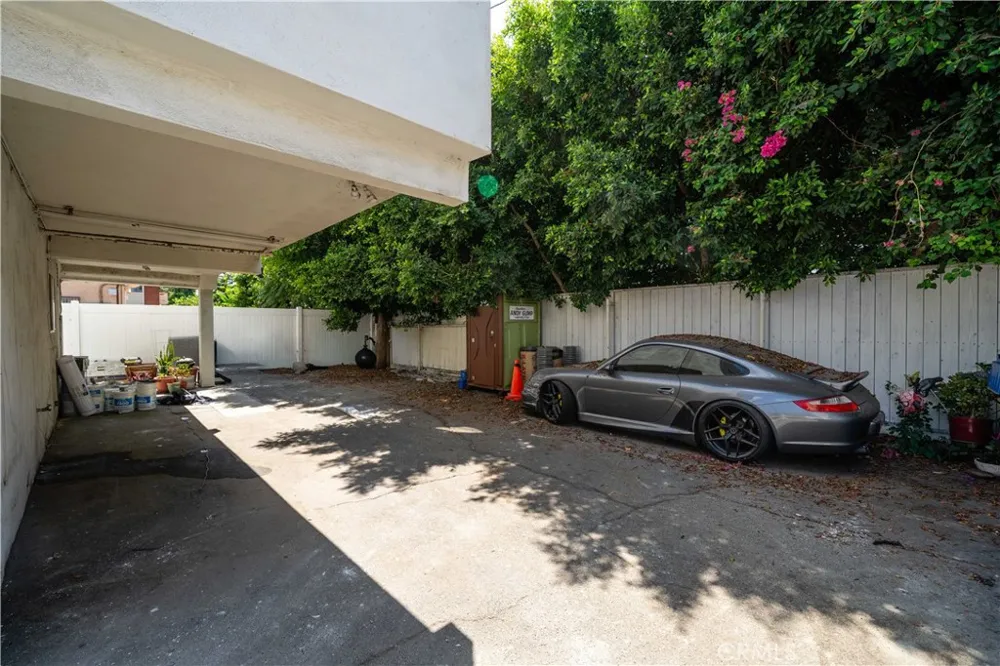 14716 Magnolia Boulevard Sherman Oaks, CA 91403