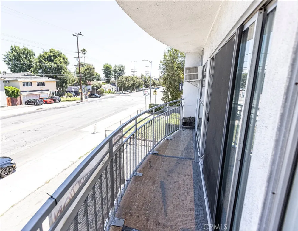 14716 Magnolia Boulevard Sherman Oaks, CA 91403