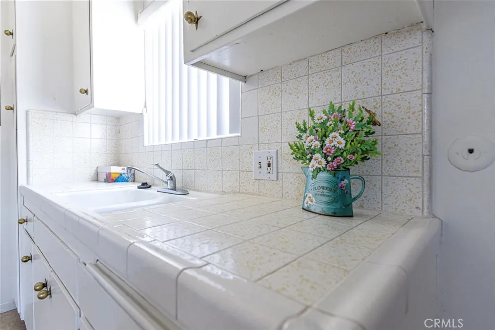 14716 Magnolia Boulevard Sherman Oaks, CA 91403