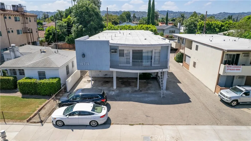 14716 Magnolia Boulevard Sherman Oaks, CA 91403