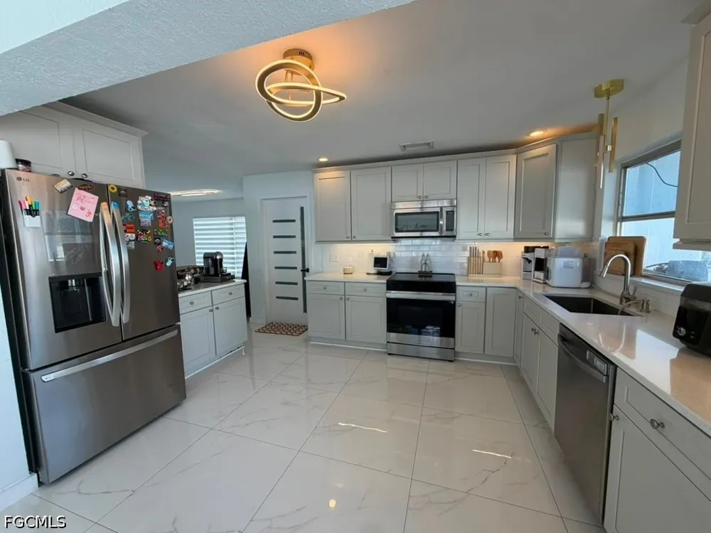 Aldridge Avenue Fort Myers, FL 33907