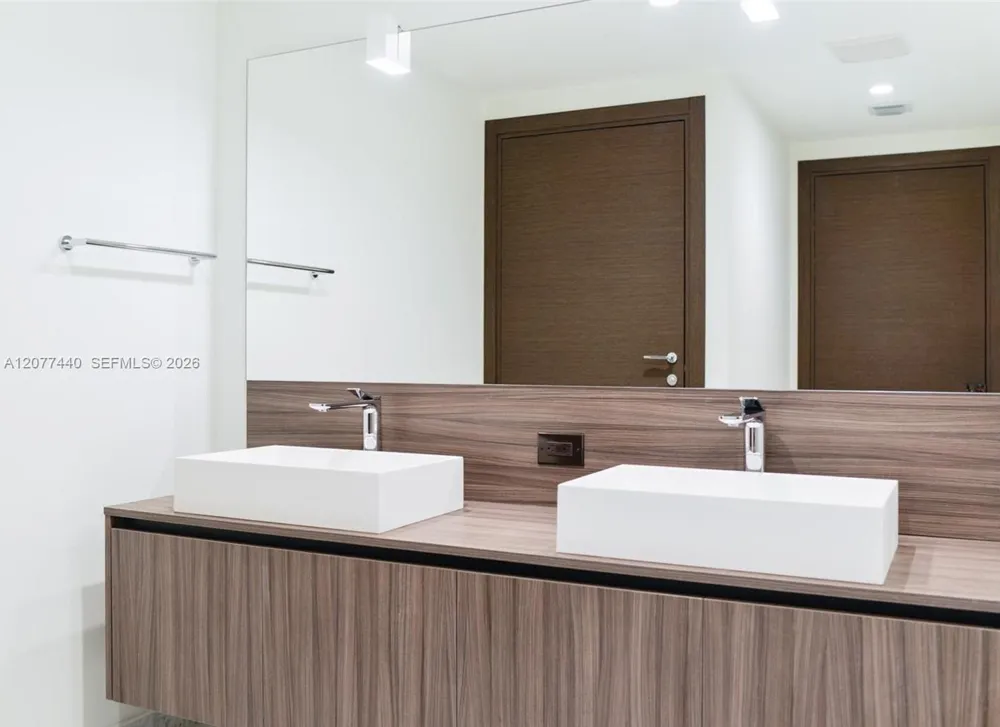 1000 Brickell Plaza #4506 Miami, FL 33131