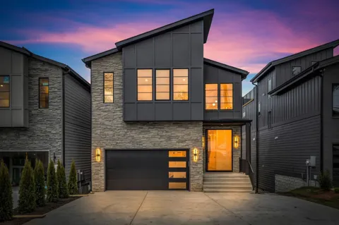 2505 Barclay Dr