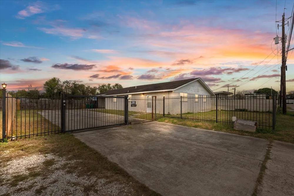 2910 San Augustine Avenue Pasadena, TX 77503