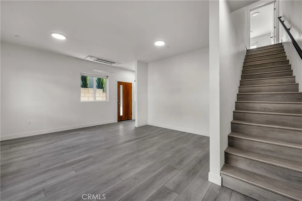 10882 Dora Street Sun Valley, CA 91352