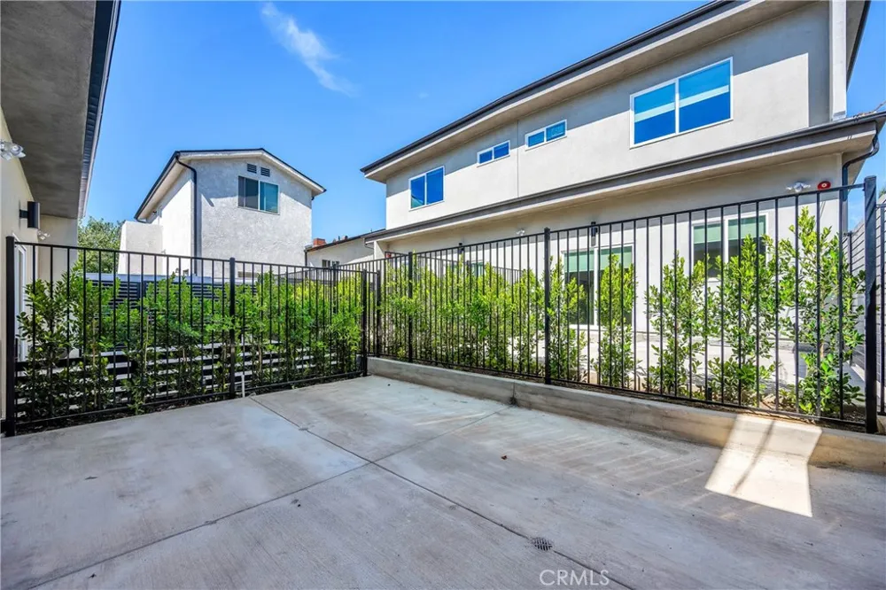 10882 Dora Street Sun Valley, CA 91352