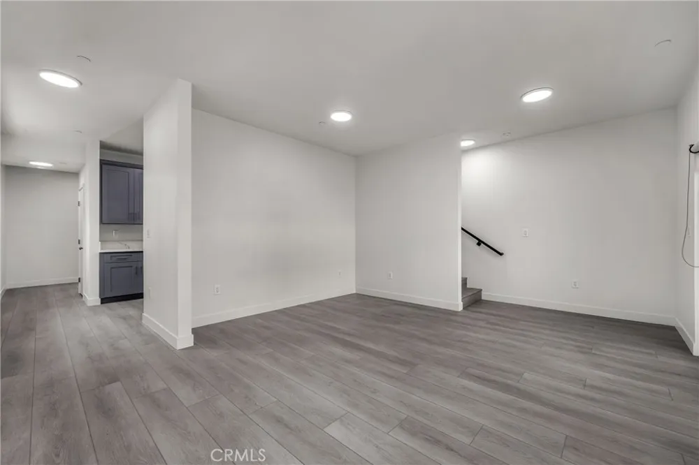 10882 Dora Street Sun Valley, CA 91352