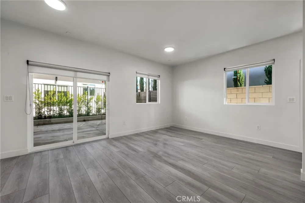 10882 Dora Street Sun Valley, CA 91352
