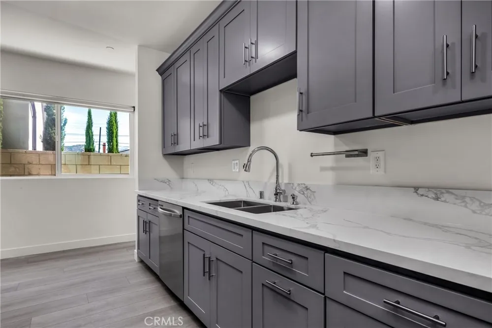 10882 Dora Street Sun Valley, CA 91352