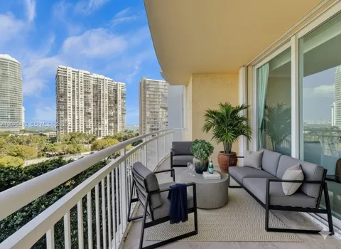 2475 Brickell Ave #804